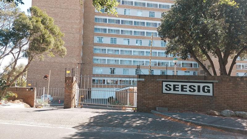 1 Bedroom Property for Sale in Loevenstein Western Cape